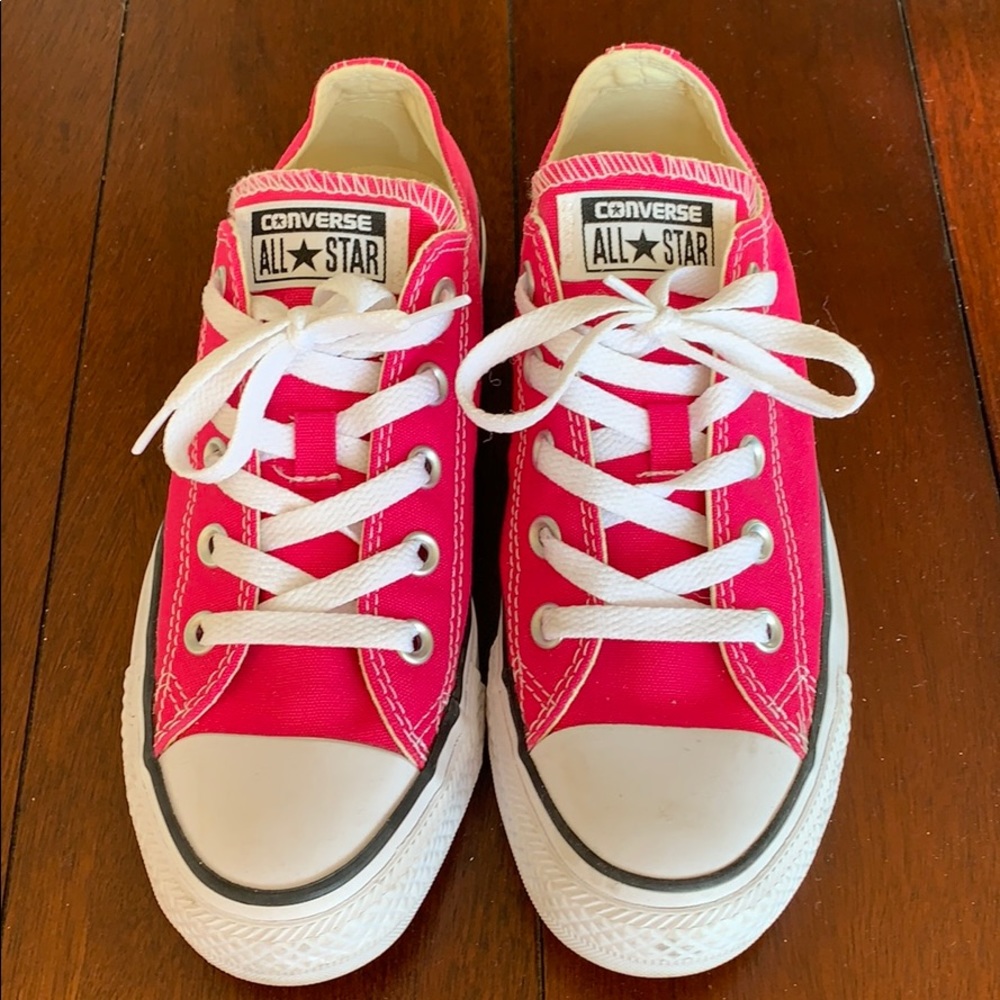 Women’s Converse All-Star Sneaker size 6